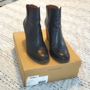 Lucky Brand Yolene Black Leather Wedge Back Zipper Pull On Ankle Booties👢